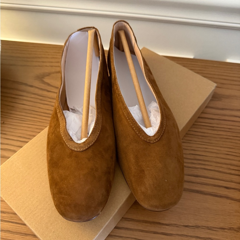 Steve Madden Leni Chestnut Suede Flats (NWT Size 5.5)